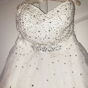 White size 16 strapless wedding dress